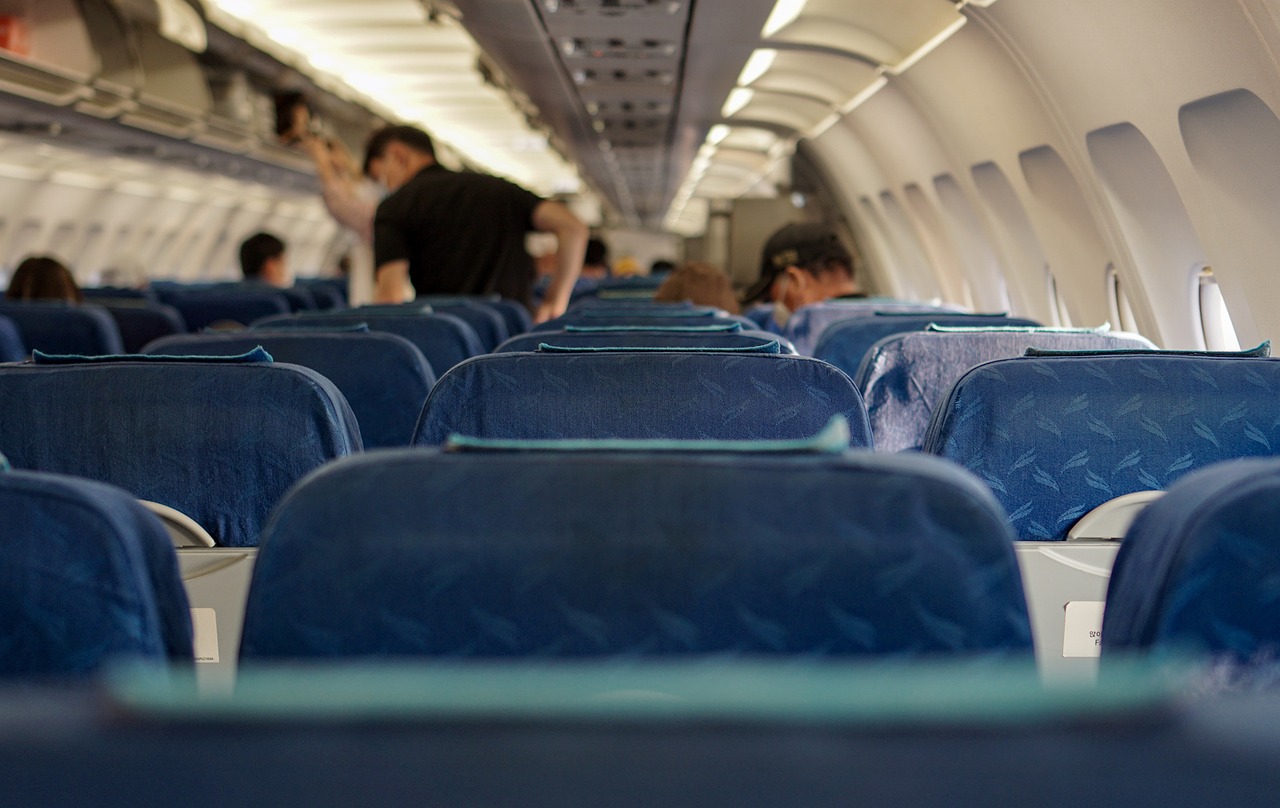 飛行機での移動時におすすめの美容対策は？